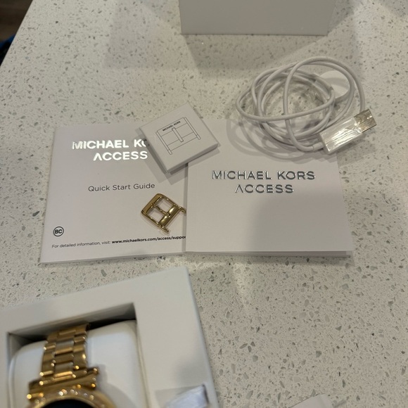 Michael Kors Gold Sofia Smartwatch DW5B 4th Generation - Picture 3 of 10